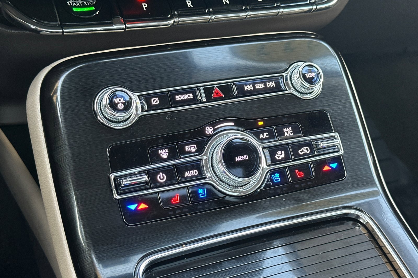 Used 2022 Lincoln Nautilus Reserve w/ Equipment Group 202A image 19