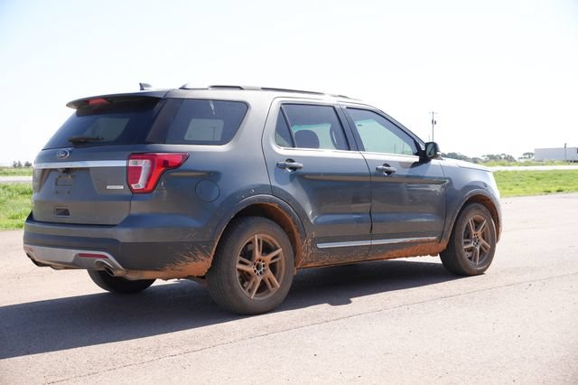 Used 2016 Ford Explorer XLT w/ Equipment Group 202A FWD image 3