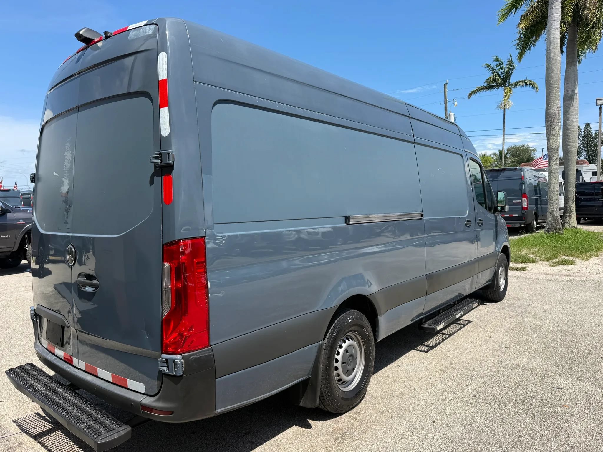 Used 2019 Mercedes-Benz Sprinter 2500 170 Extended Cargo image 6