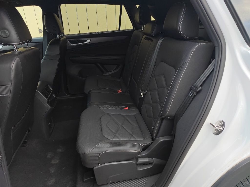 Used 2024 Volkswagen Atlas Cross Sport SE image 30