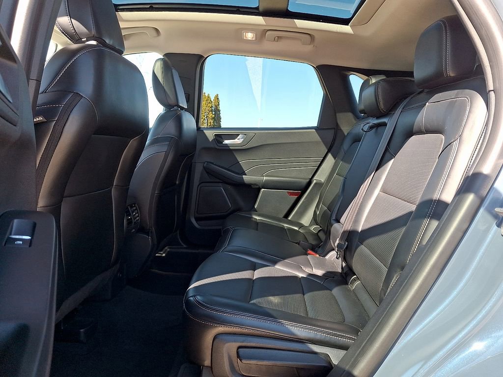 Used 2024 Ford Escape Platinum image 10