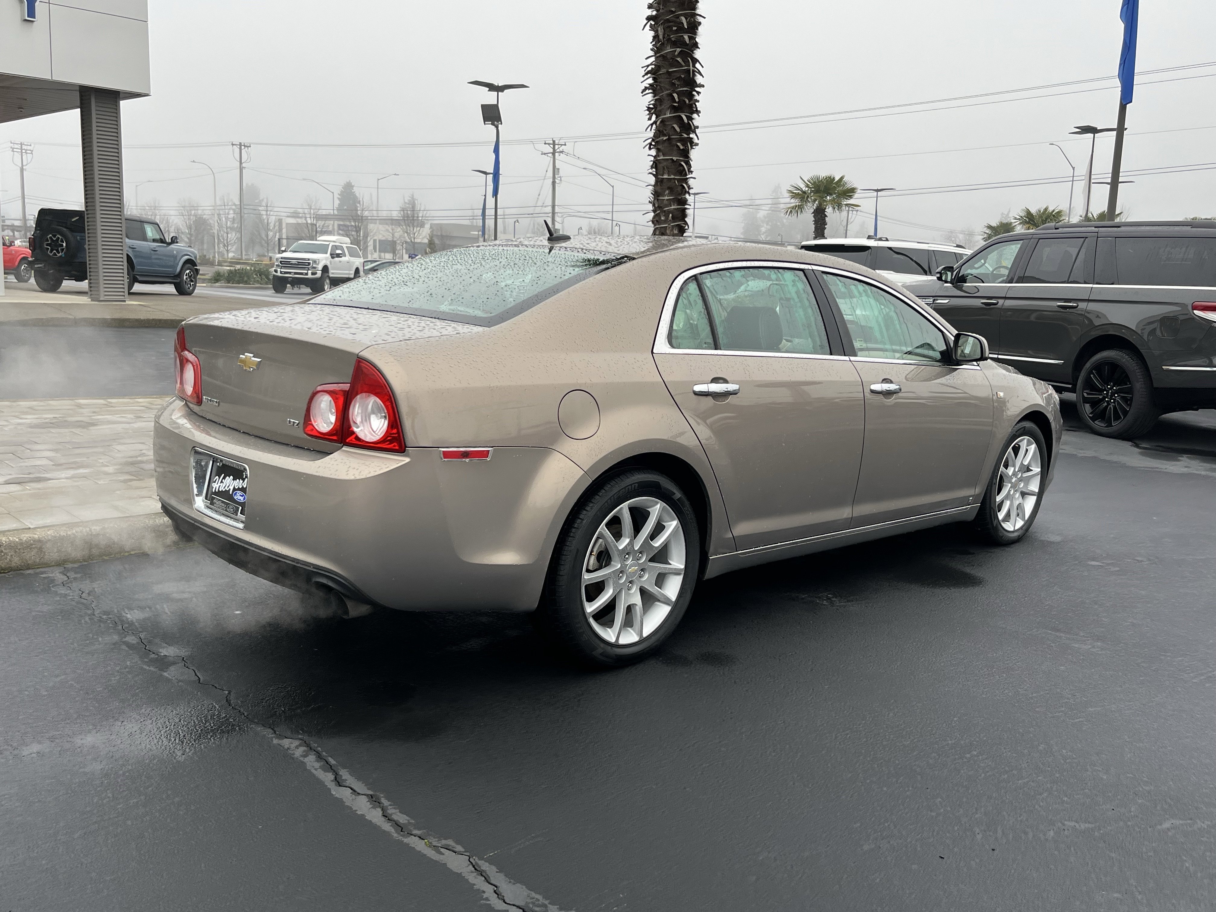 Used 2008 Chevrolet Malibu LTZ w/ Rear Power Package FWD image 3