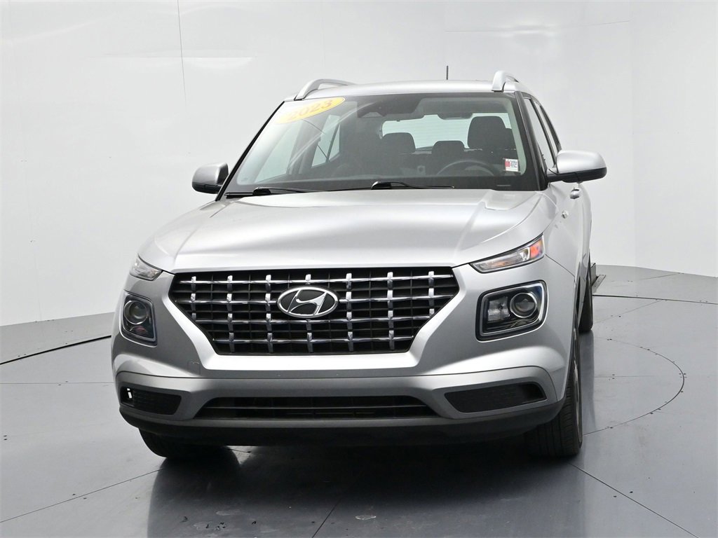 Used 2023 Hyundai Venue SEL image 3