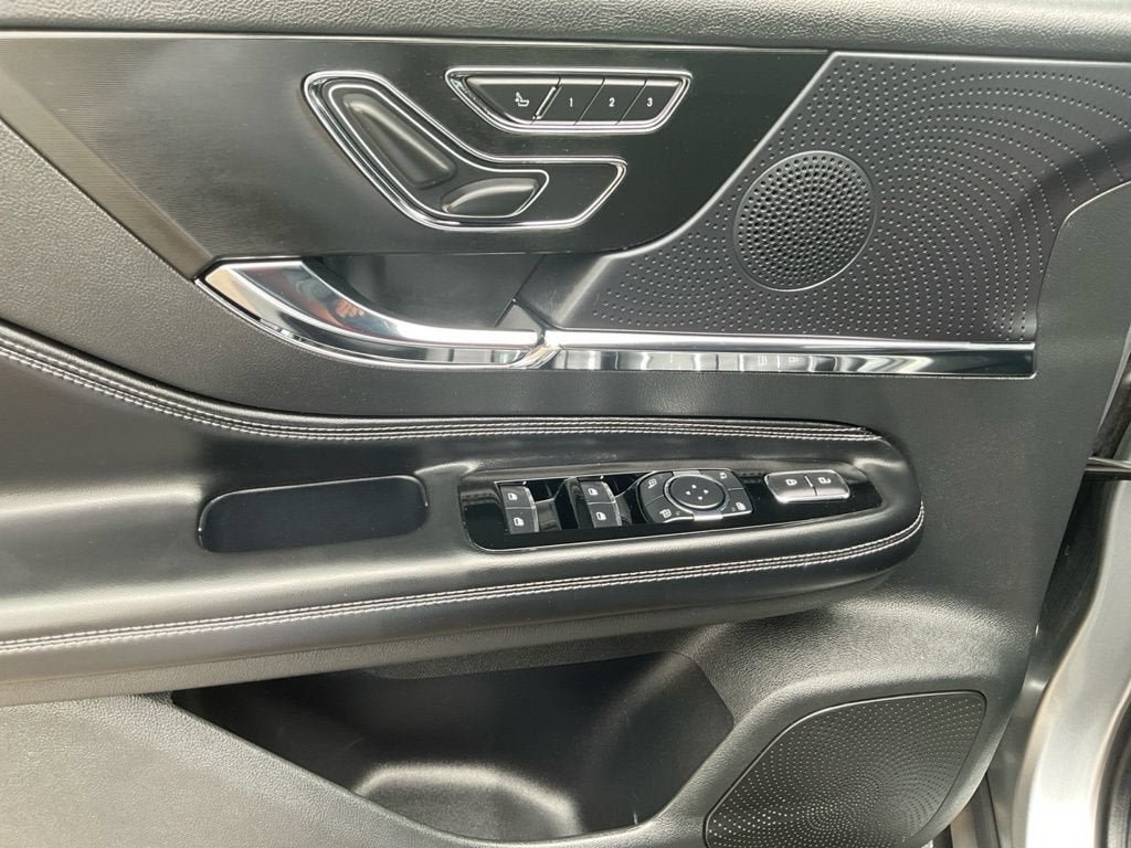 Used 2023 Lincoln Corsair AWD w/ Equipment Group 101A image 19