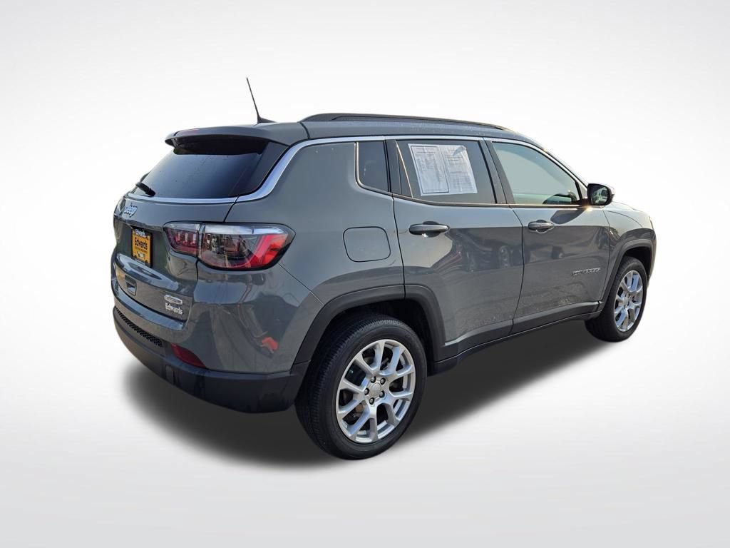 Used 2023 Jeep Compass Latitude AWD/4WD image 3