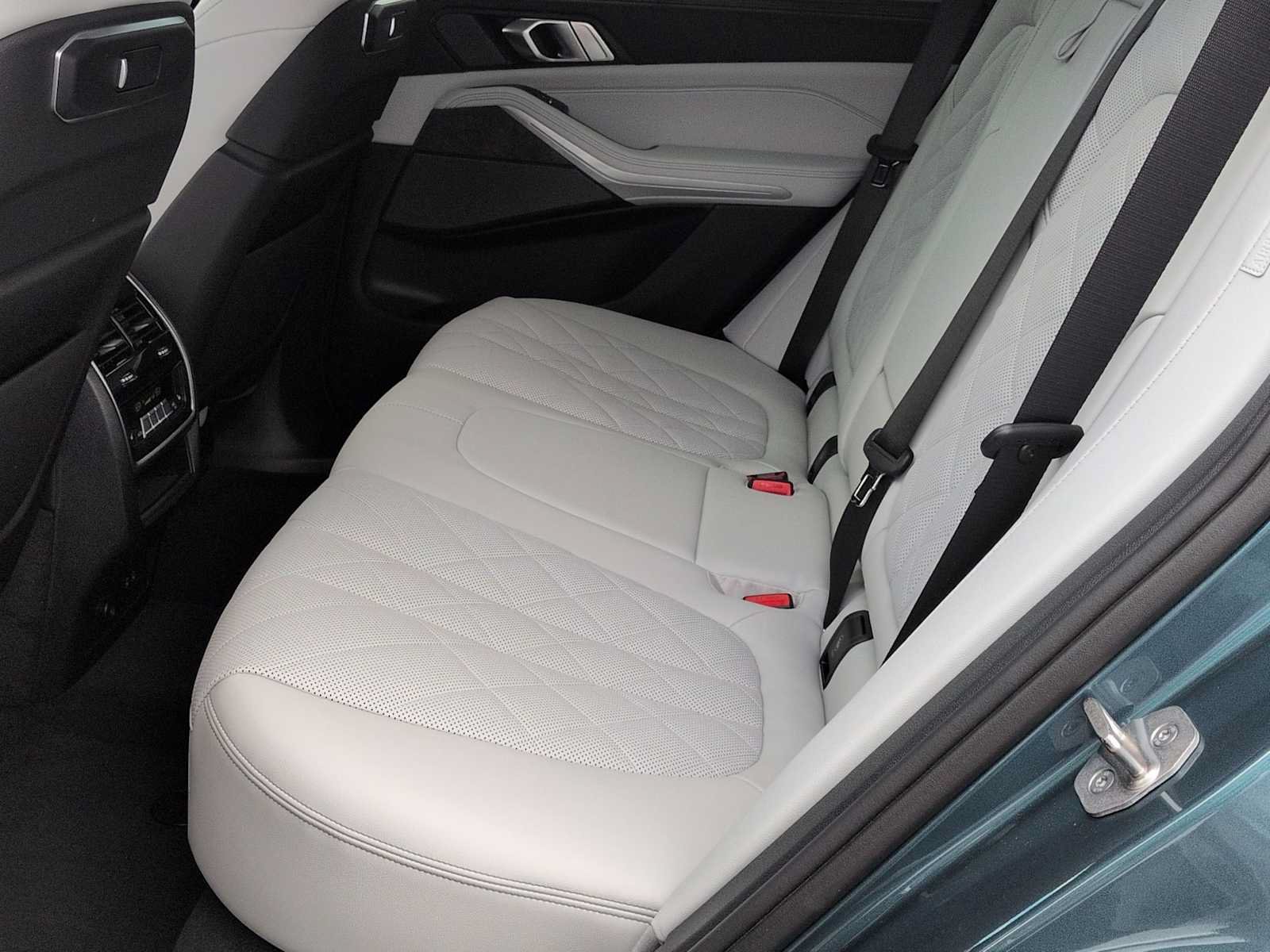 Used 2024 BMW X5 xDrive40i w/ Premium Package AWD/4WD image 21