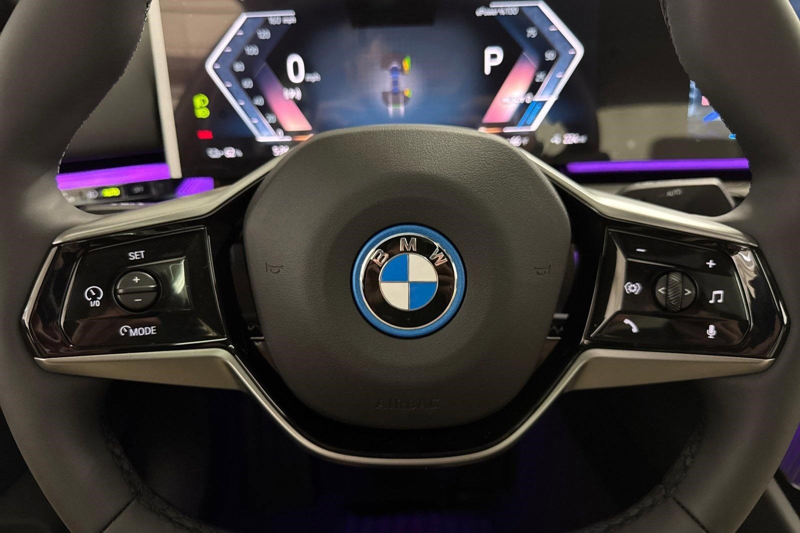 Used 2026 BMW i5 M60 w/ Convenience Package RWD image 16