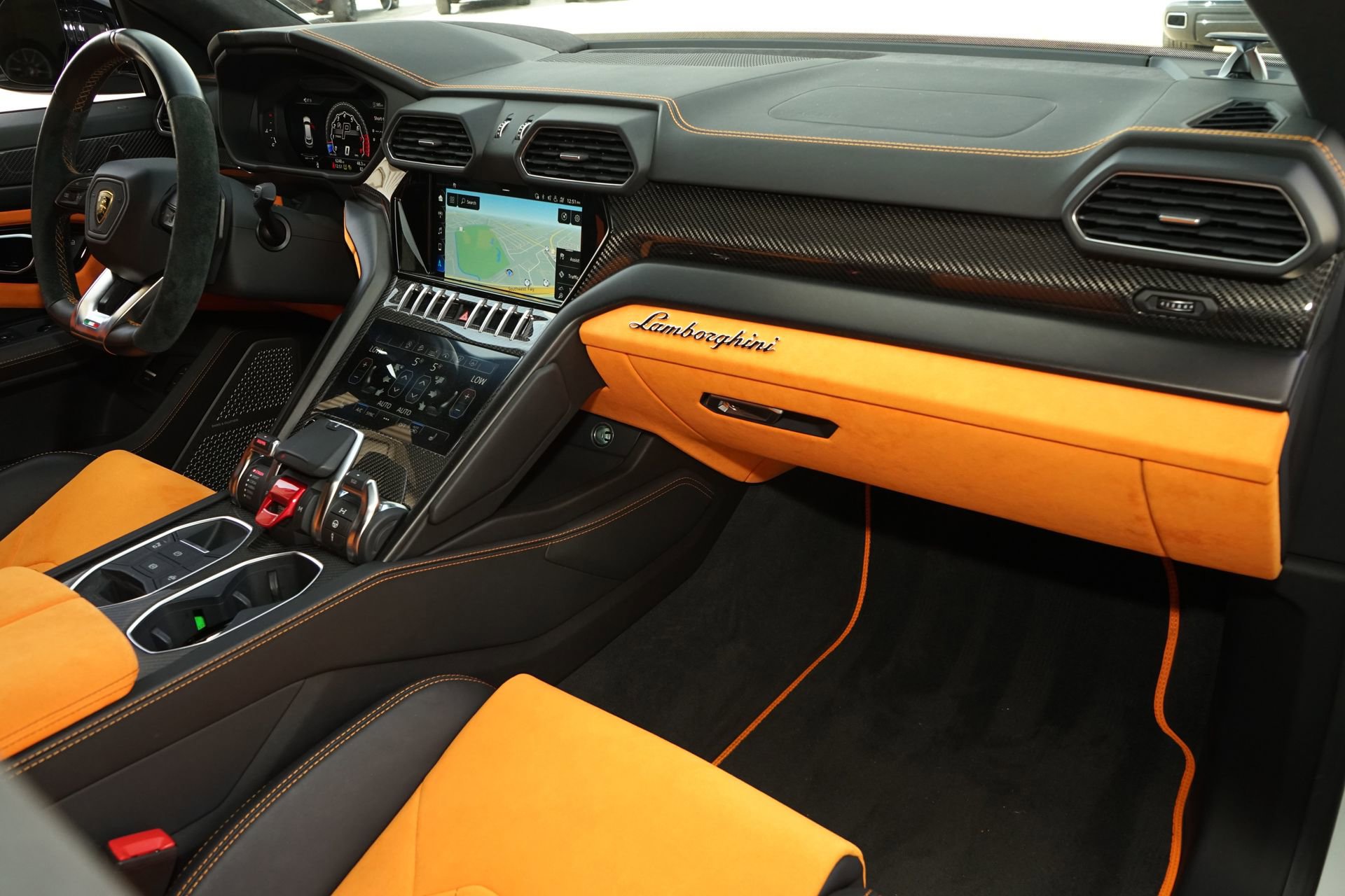 Used 2021 Lamborghini Urus image 11