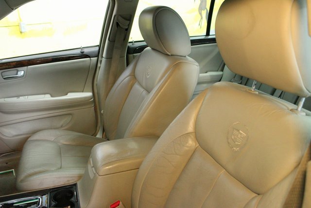 Used 2010 Cadillac DTS Premium image 18