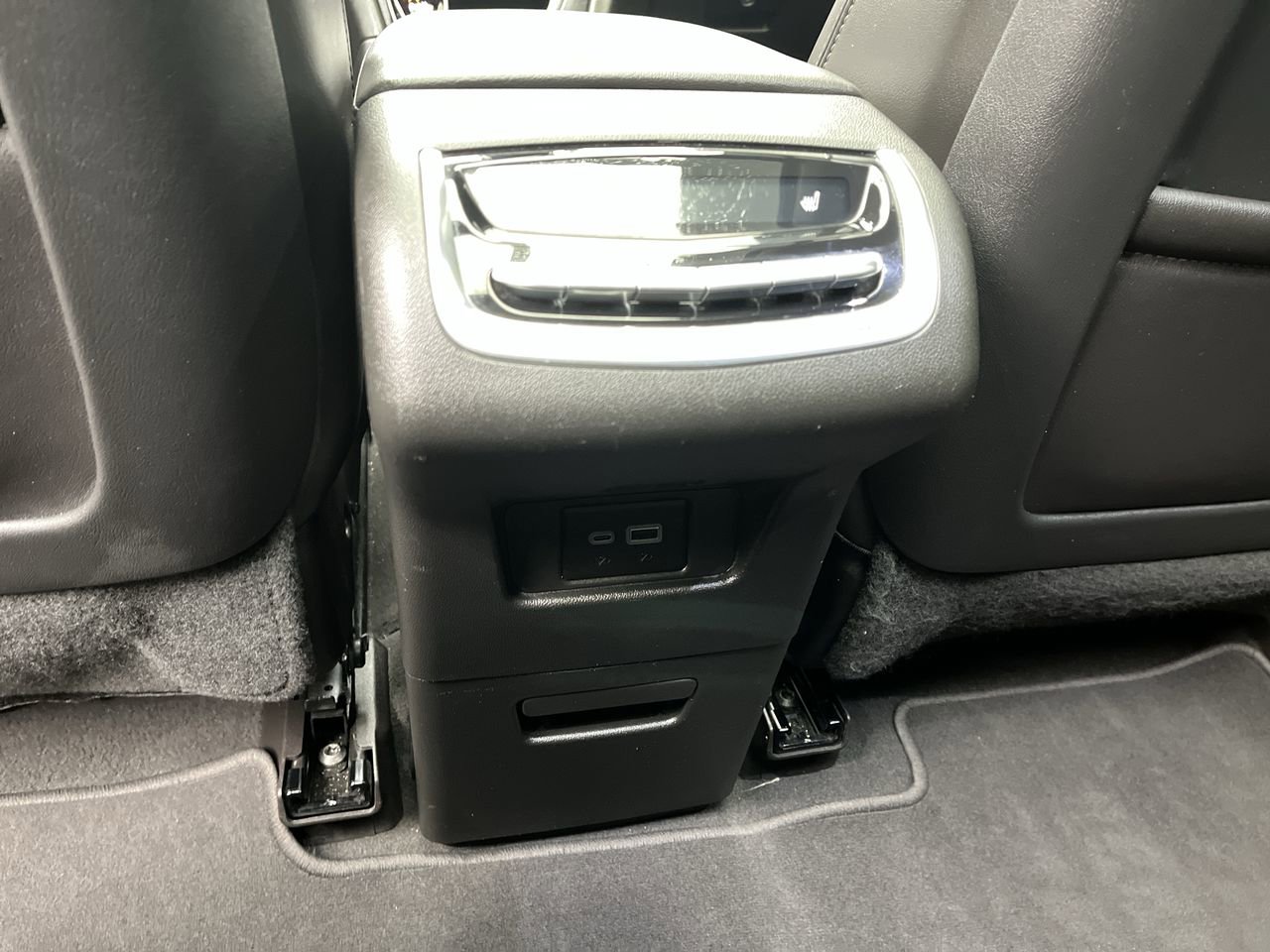 Certified 2025 Cadillac XT6 Premium Luxury AWD/4WD image 14