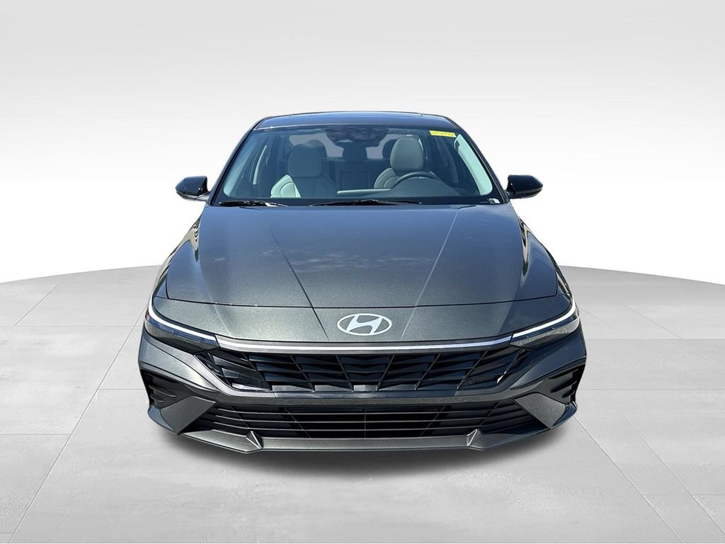 New 2026 Hyundai Elantra SEL Sport FWD image 2