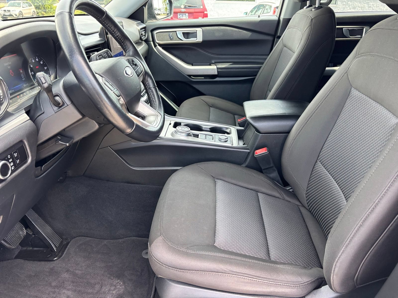 Used 2023 Ford Explorer XLT AWD/4WD image 18