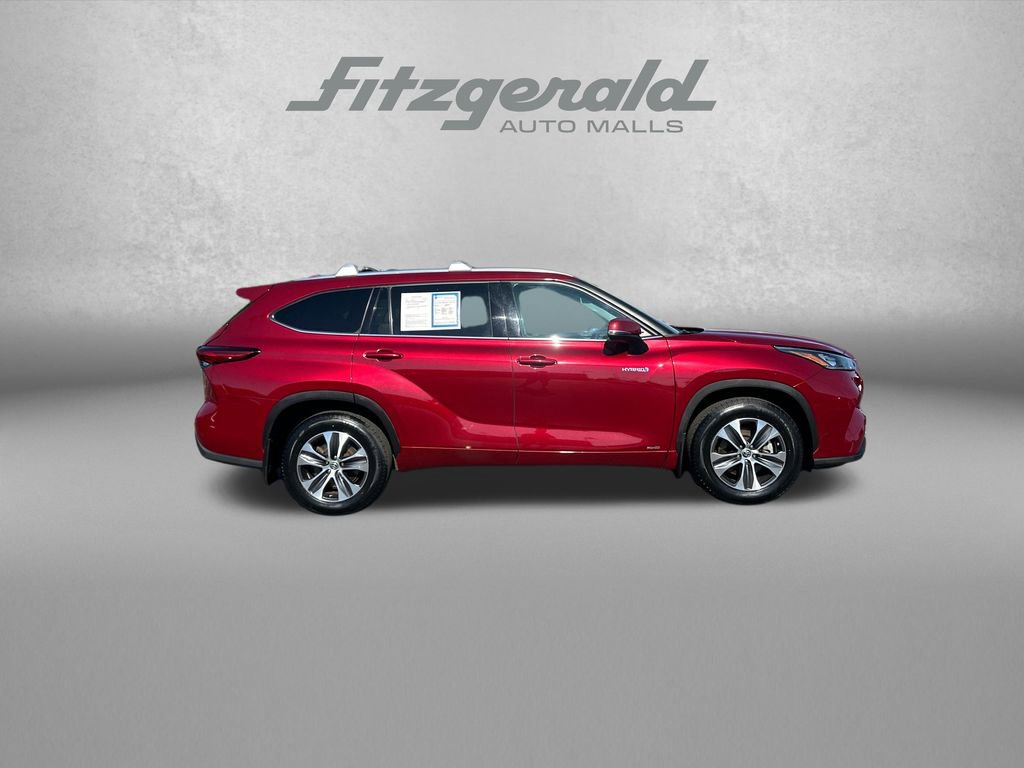 Used 2020 Toyota Highlander XLE AWD/4WD image 8