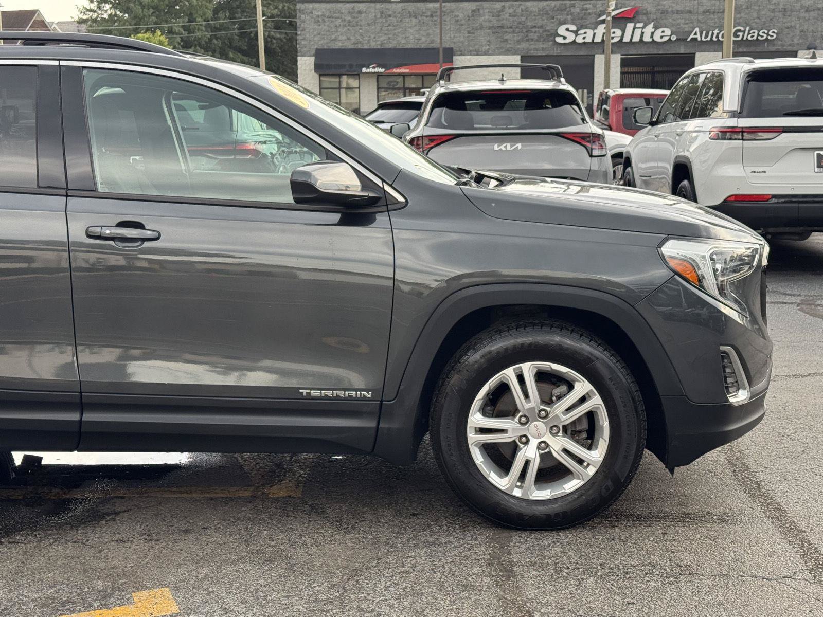 Used 2019 GMC Terrain SLE w/ Driver Convenience Package FWD image 15