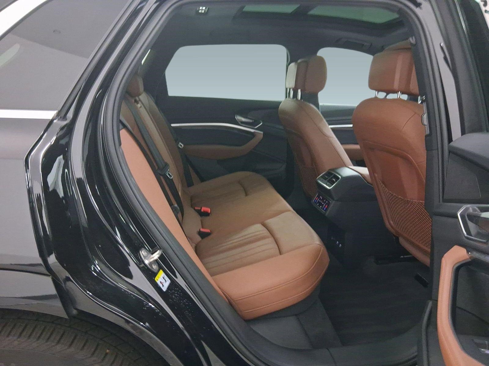 Used 2022 Audi e-tron Premium Plus w/ Premium Plus Package image 32