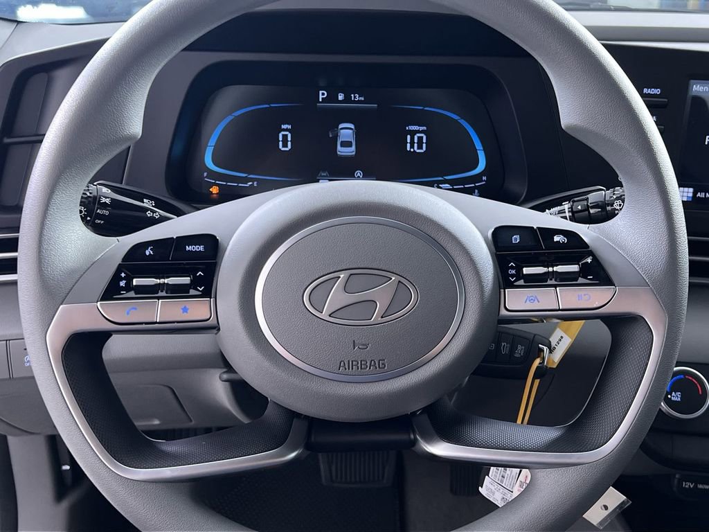 Used 2025 Hyundai Elantra SE FWD image 16