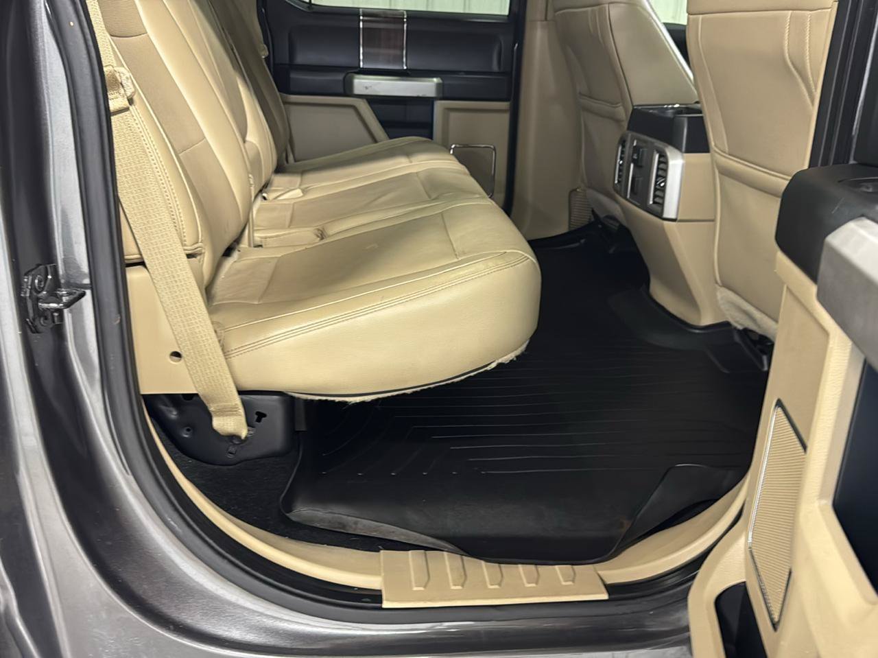 Used 2015 Ford F150 Lariat AWD/4WD image 9