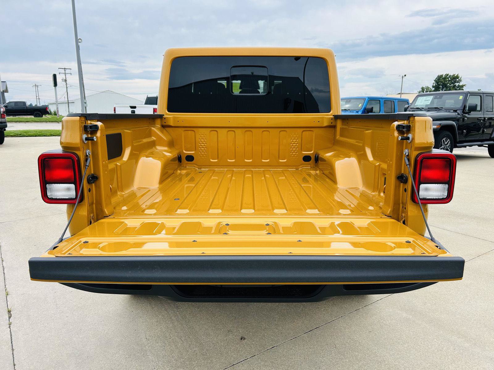 New 2026 Jeep Gladiator Sport AWD/4WD image 26