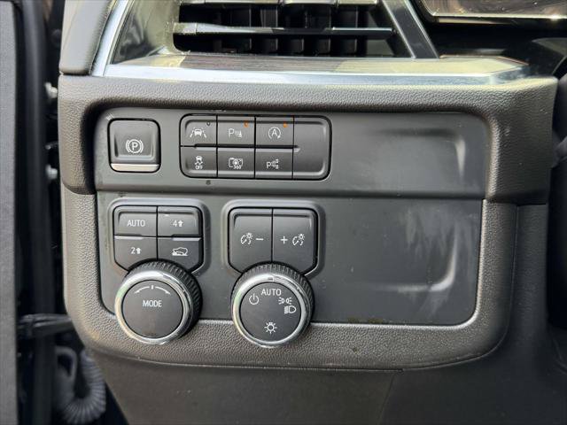 Used 2025 Chevrolet Suburban LT AWD/4WD image 23