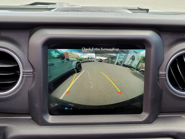 Used 2023 Jeep Wrangler Unlimited Sahara AWD/4WD image 28