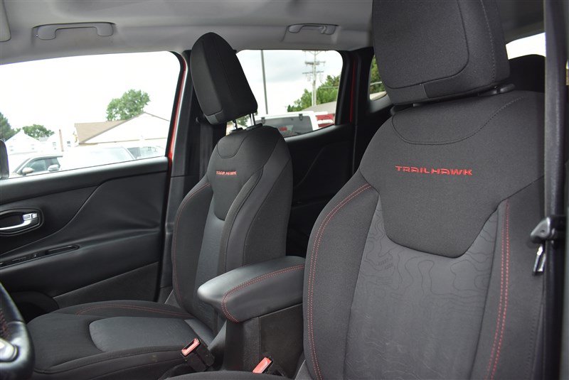 Used 2017 Jeep Renegade Trailhawk AWD/4WD image 12