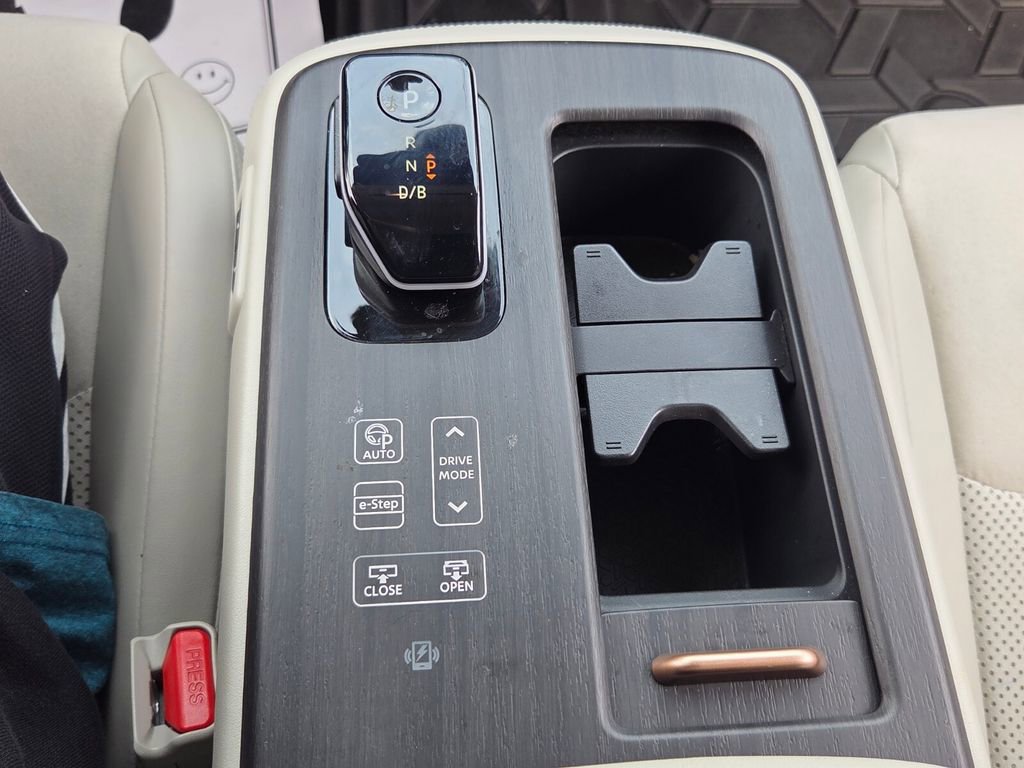Used 2023 Nissan Ariya FWD image 17