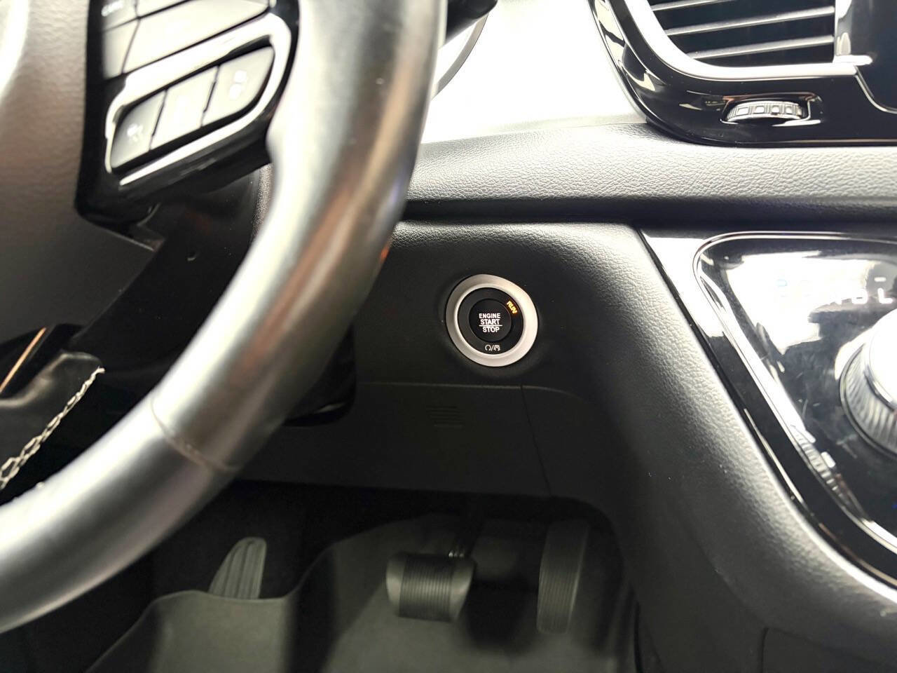 Used 2019 Chrysler Pacifica Touring-L w/ Advanced Safetytec Group FWD image 26