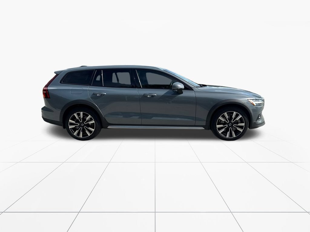 Used 2022 Volvo V60 T5 Cross Country w/ Lounge Package AWD/4WD image 9