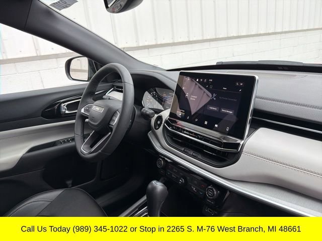 Used 2025 Jeep Compass Limited image 37