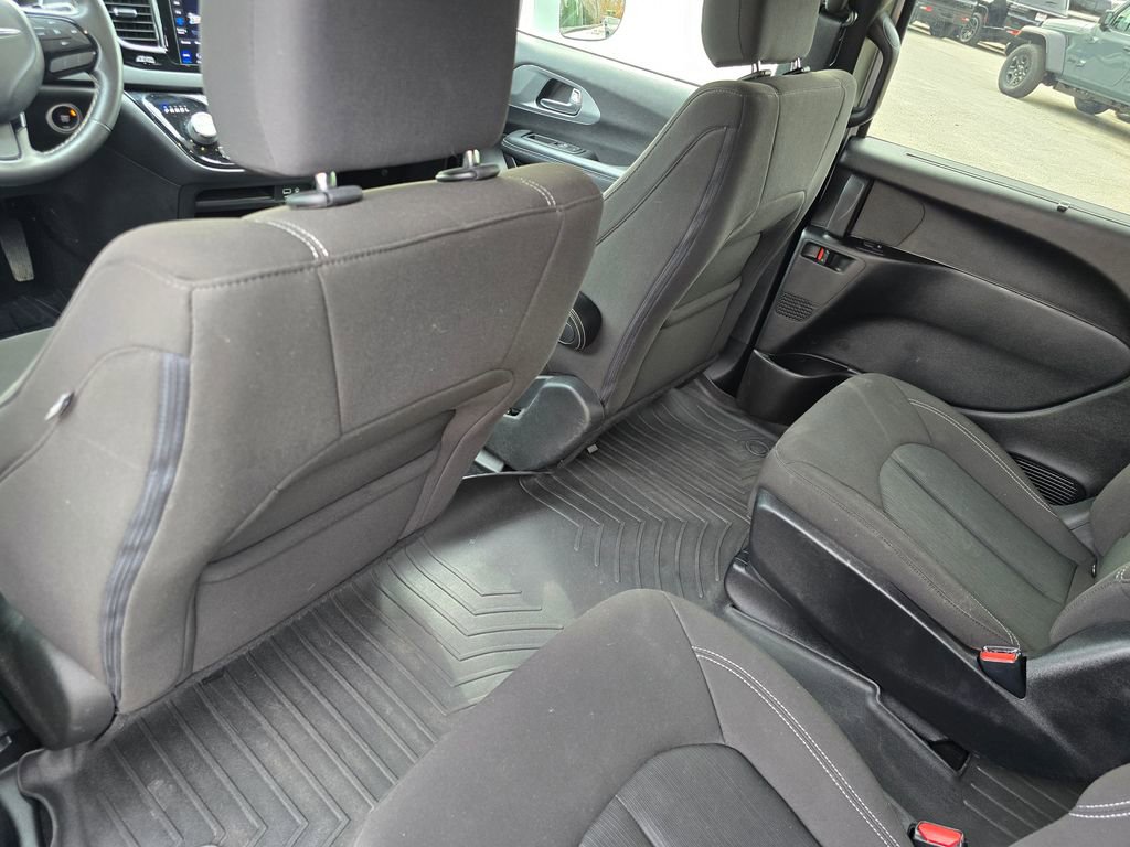 Used 2020 Chrysler Pacifica Touring w/ S Appearance Package image 25