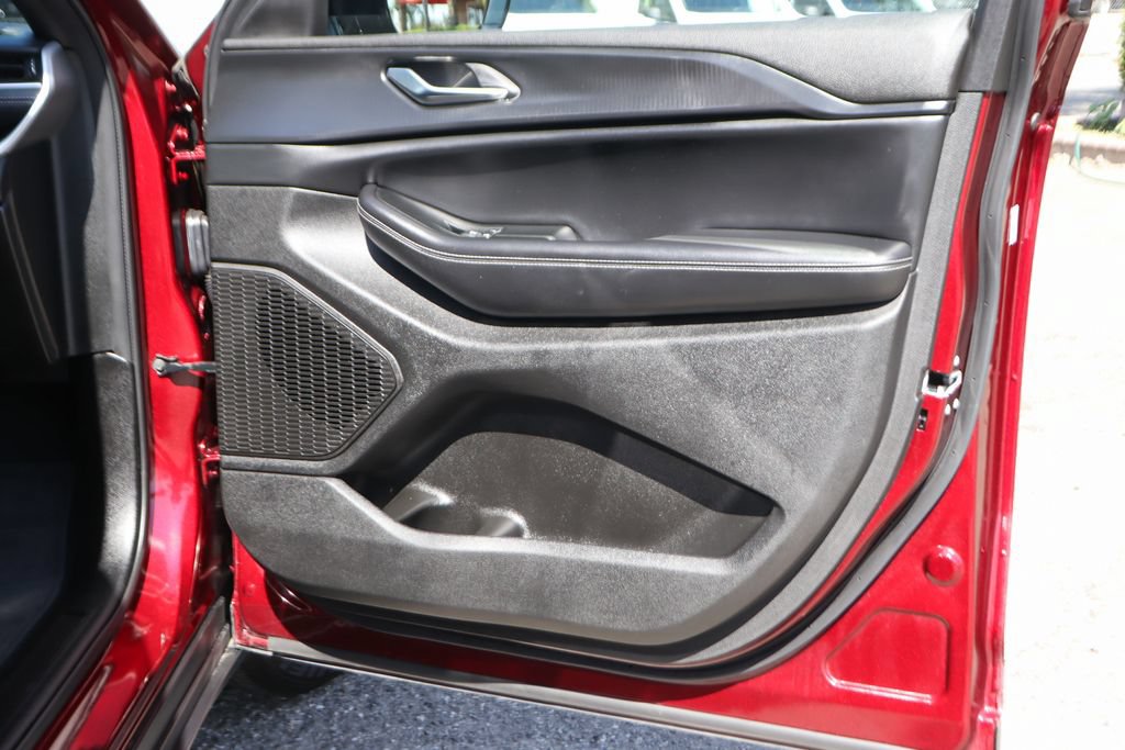 Used 2024 Jeep Grand Cherokee Altitude RWD image 41