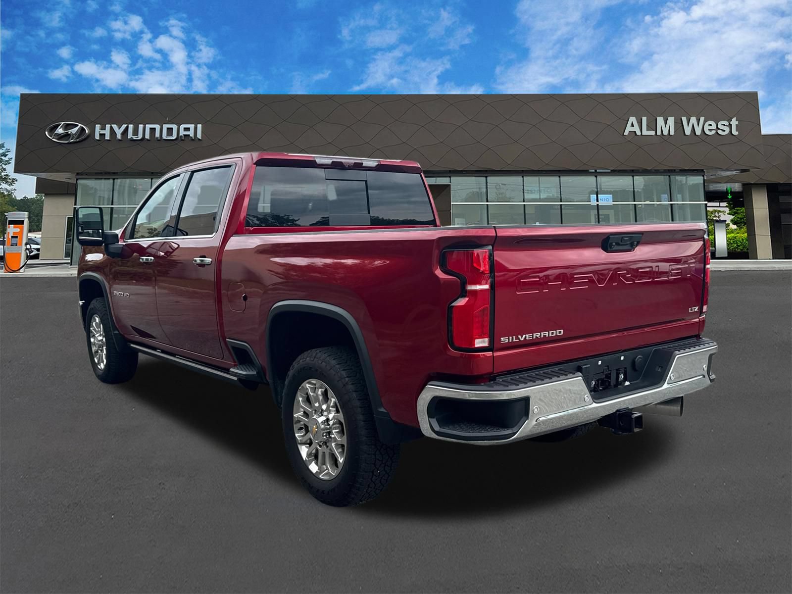 Used 2025 Chevrolet Silverado 2500 LTZ w/ LTZ Premium Package AWD/4WD image 7