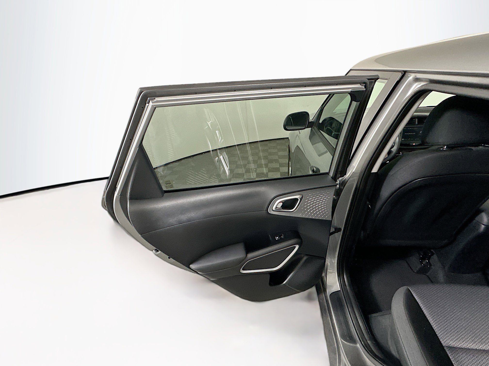 Used 2025 Kia Soul LX w/ LX Technology Package FWD image 25