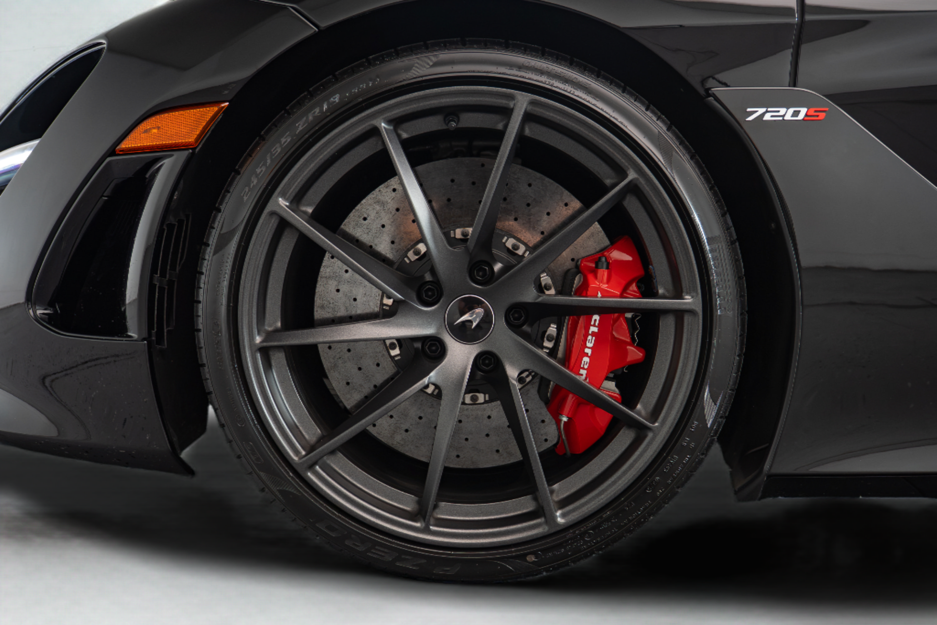 Used 2021 McLaren 720S Performance RWD image 23