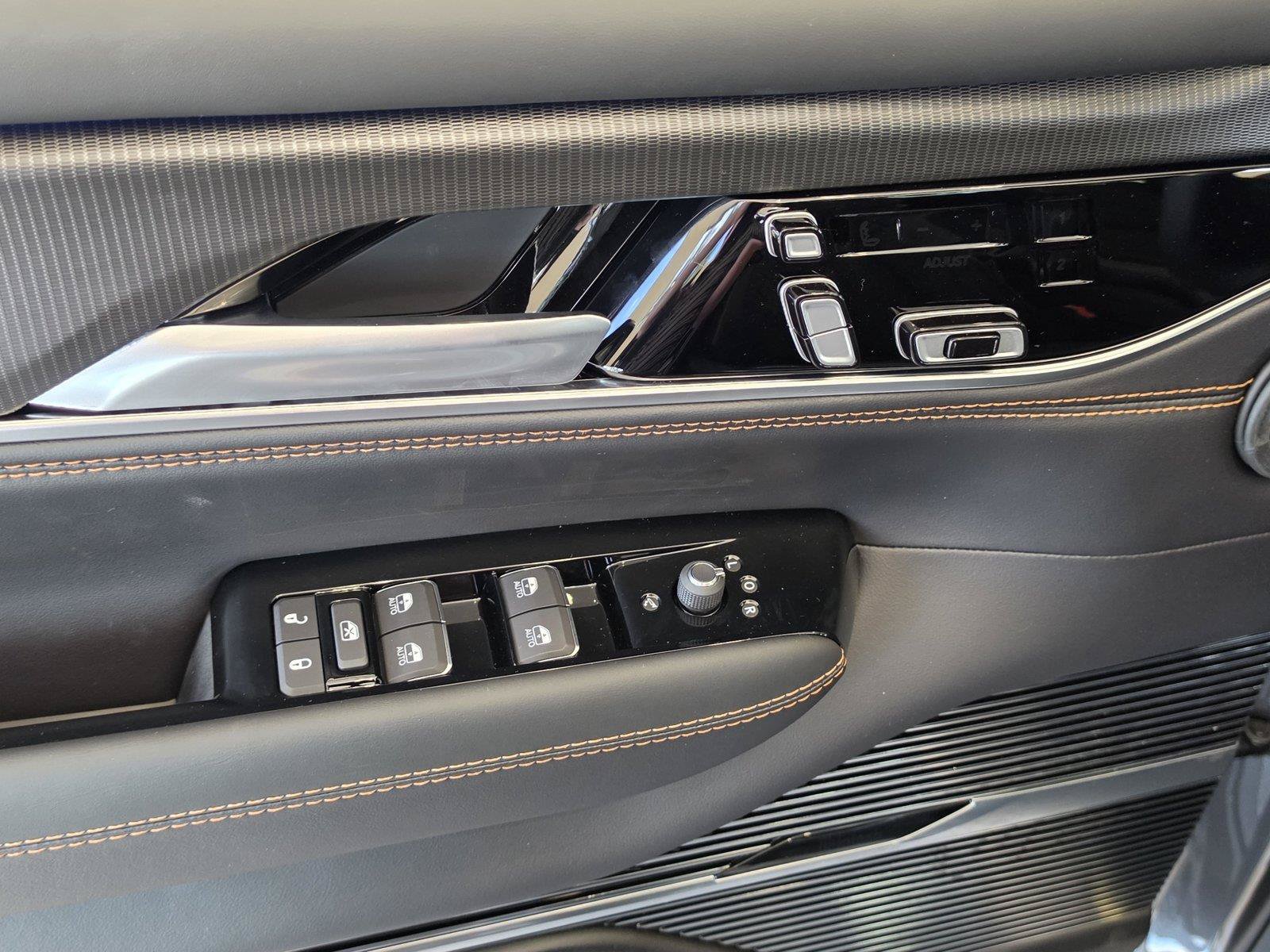 New 2026 Jeep Grand Wagoneer L Summit AWD/4WD image 17