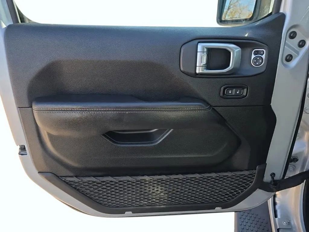 Used 2022 Jeep Wrangler Unlimited Sahara image 11