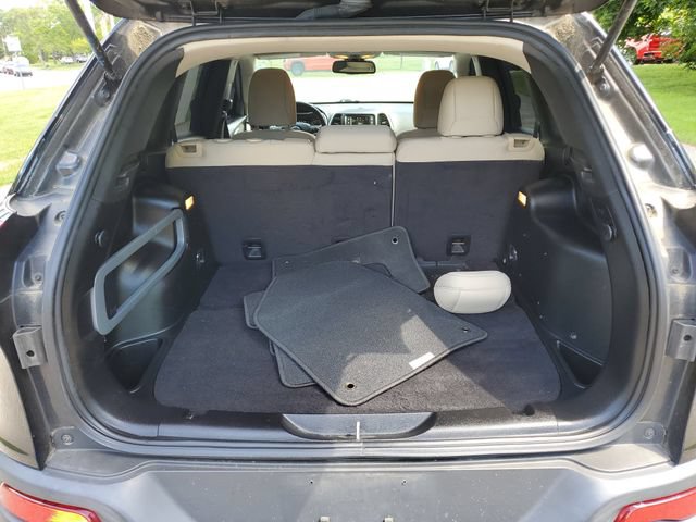 Used 2015 Jeep Cherokee Latitude AWD/4WD image 29