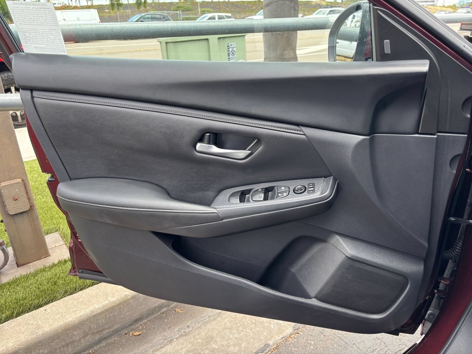 Used 2025 Nissan Sentra SV FWD image 18