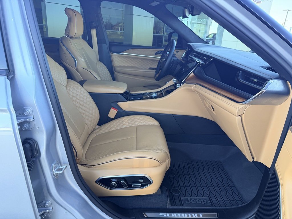 Used 2023 Jeep Grand Cherokee L Summit image 17