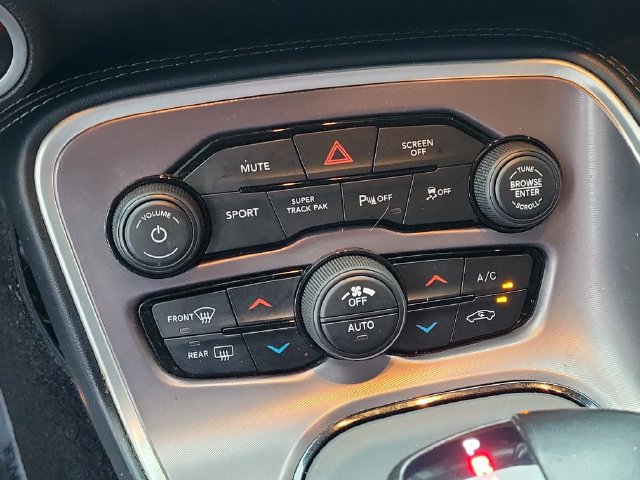 Used 2022 Dodge Challenger R/T w/ Driver Convenience Group RWD image 20
