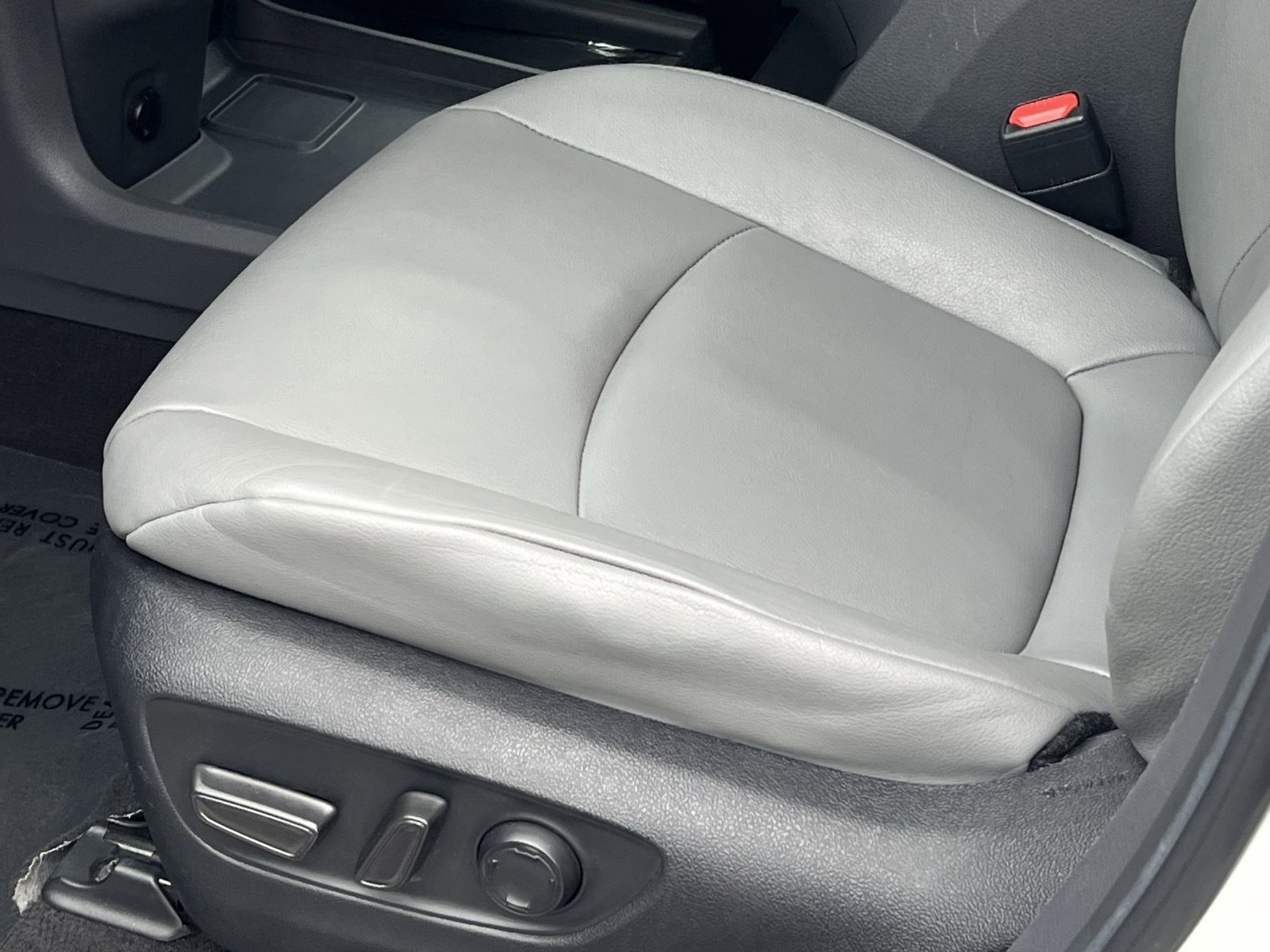 Used 2024 Toyota Sienna XLE image 13