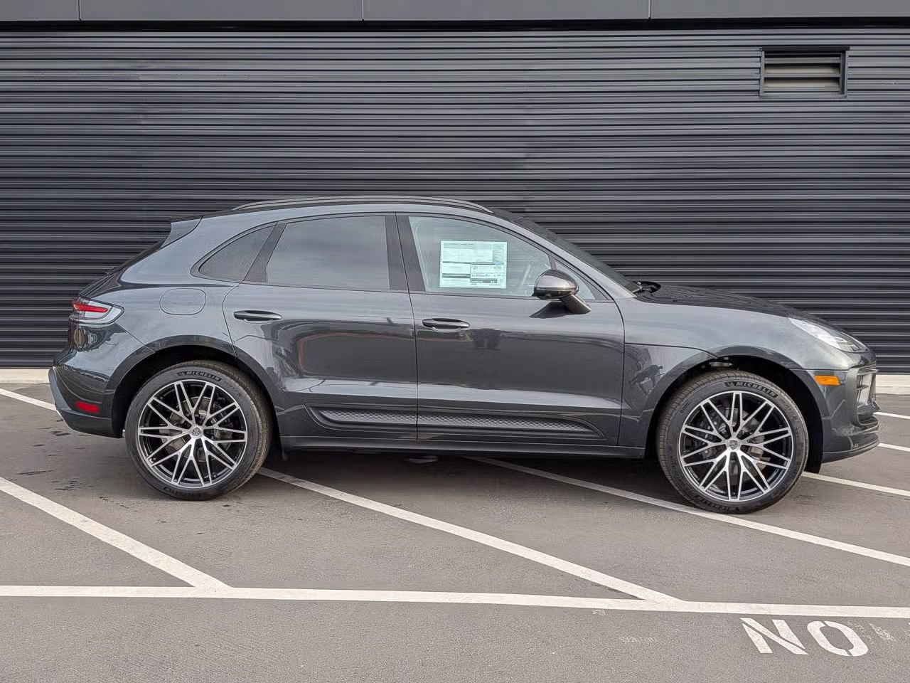 Certified 2026 Porsche Macan AWD/4WD image 8