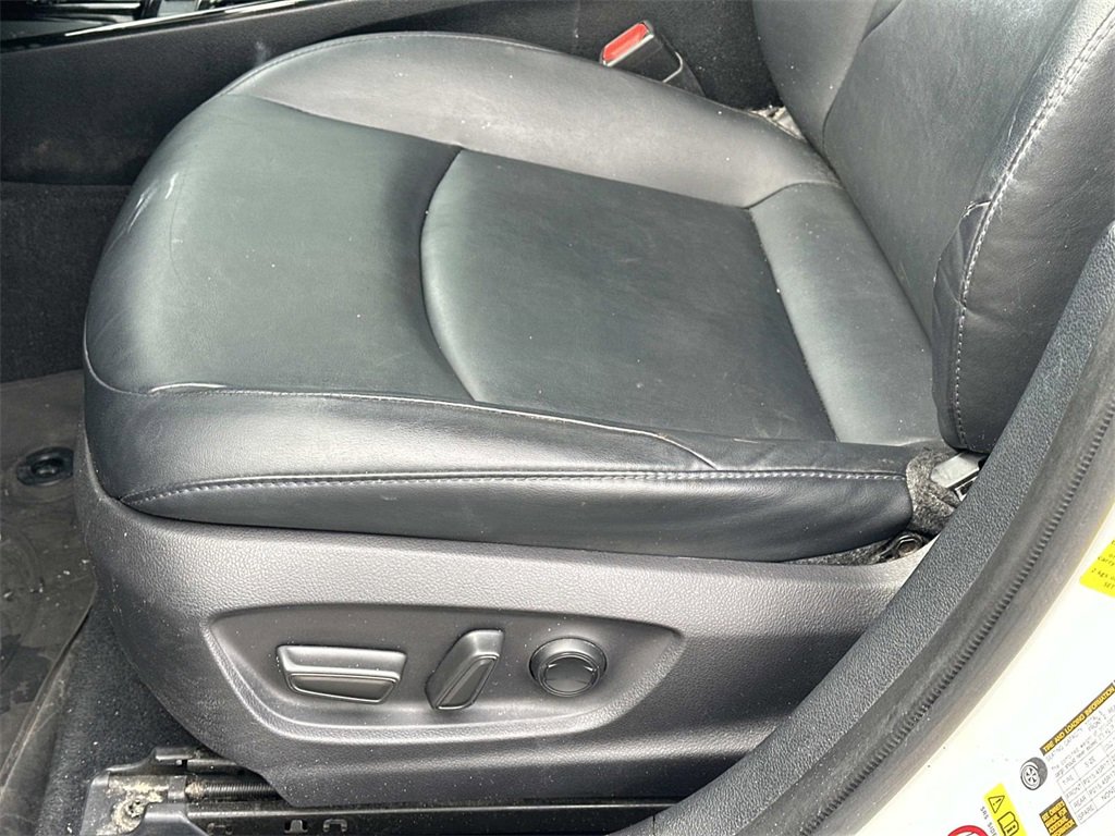 Used 2019 Toyota Prius XLE image 16