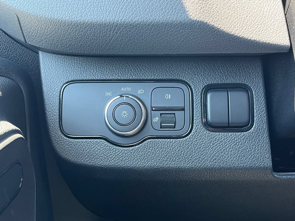 Used 2024 Mercedes-Benz Sprinter 2500 image 22