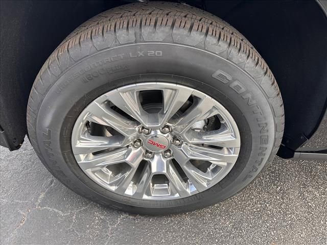 New 2026 GMC Yukon XL Denali w/ Sun & Power Step Package image 14