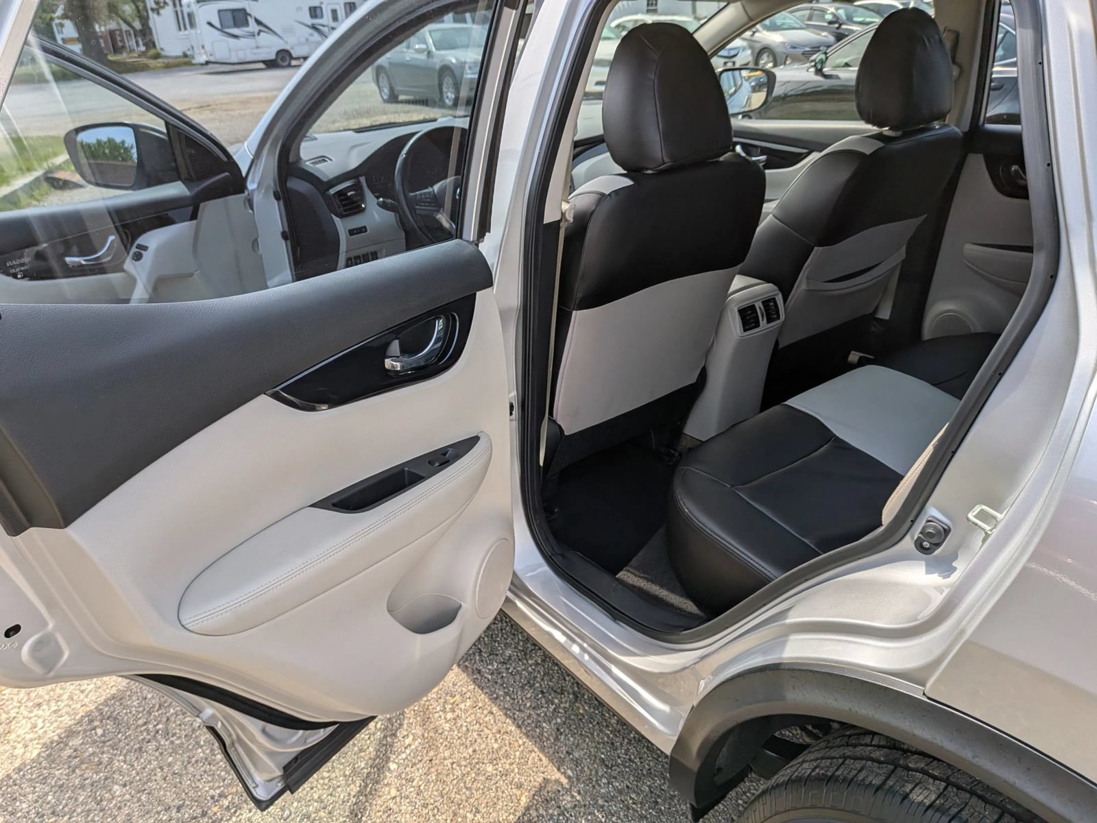 Used 2020 Nissan Rogue Sport SV w/ All-Weather Package AWD/4WD image 24