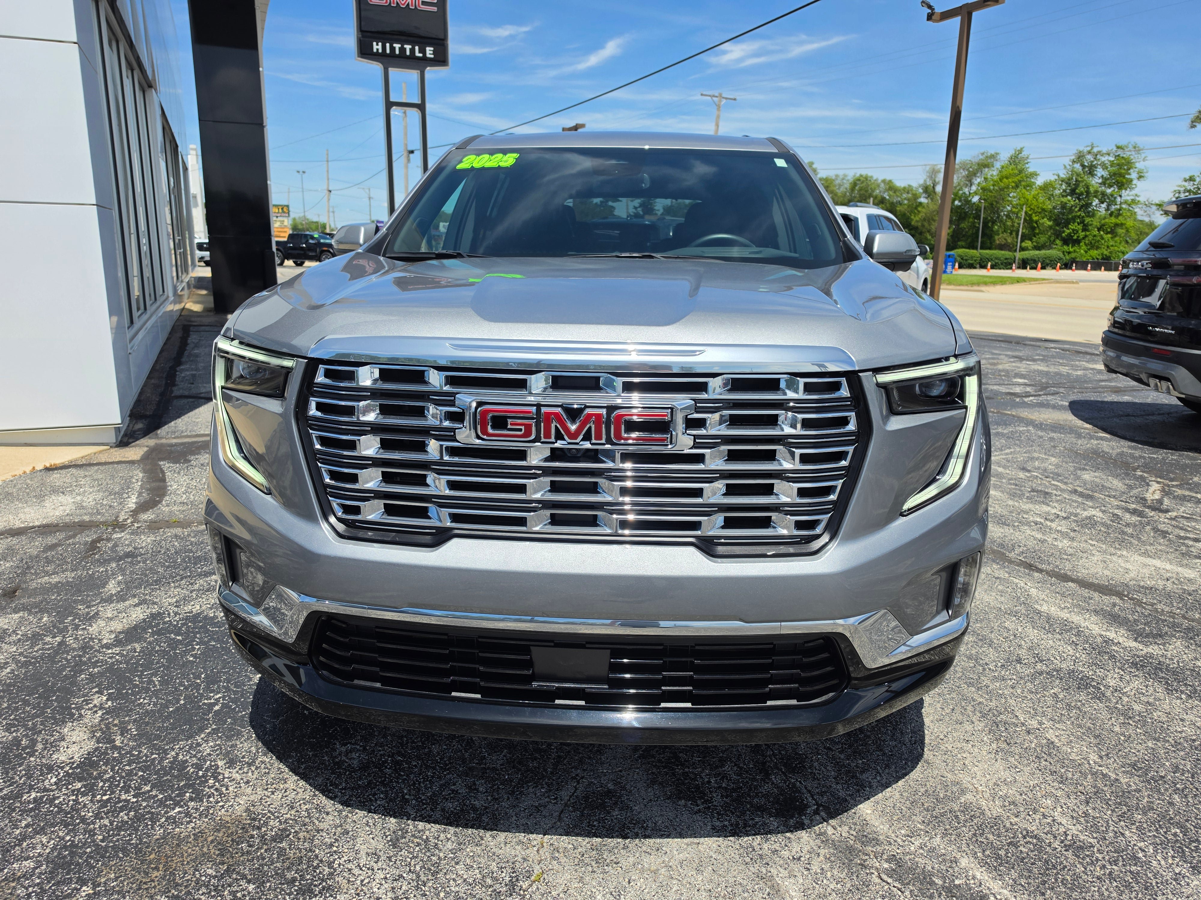 Used 2025 GMC Acadia Denali FWD image 2