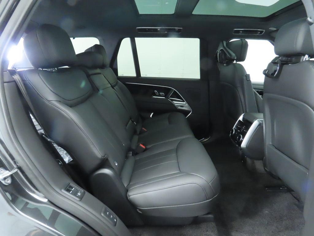 New 2026 Land Rover Range Rover Long Wheelbase SE image 23
