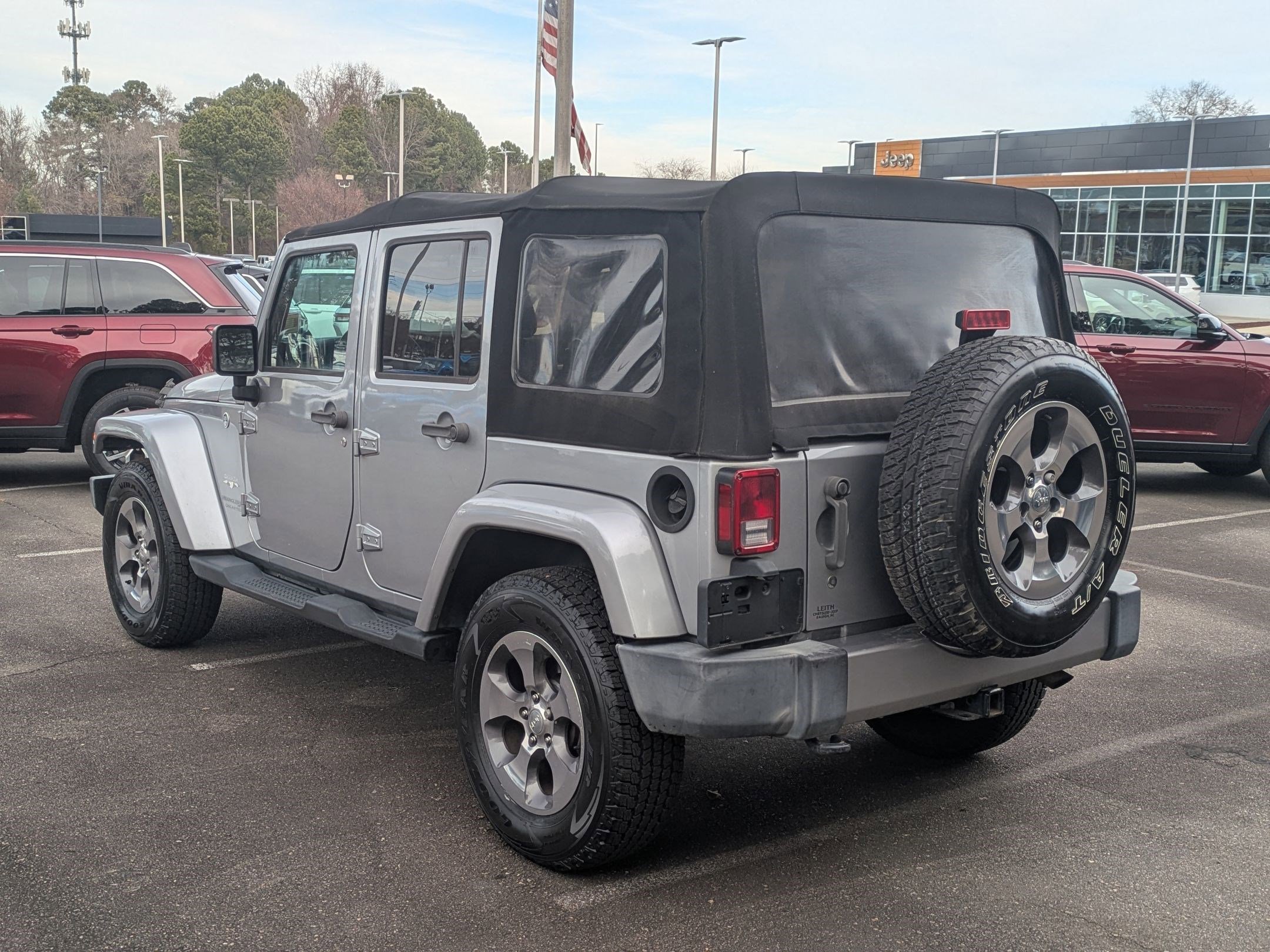 Used 2018 Jeep Wrangler Unlimited Sahara w/ Connectivity Group image 7