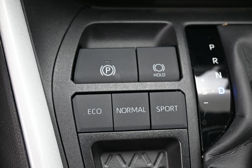 Used 2024 Toyota RAV4 XLE w/ Convenience Package FWD image 28